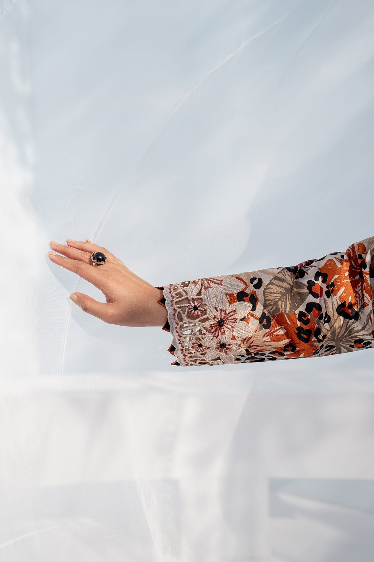 BAROQUE 3PC KARANDI PRINTED SHIRT WITH KARANDI PRINTED DUAPTTA AND TROUSER - 1702