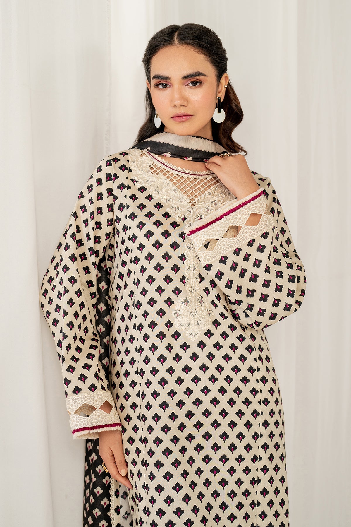 BAROQUE 3PC KARANDI PRINTED SHIRT WITH KARANDI PRINTED DUAPTTA AND TROUSER - 1703