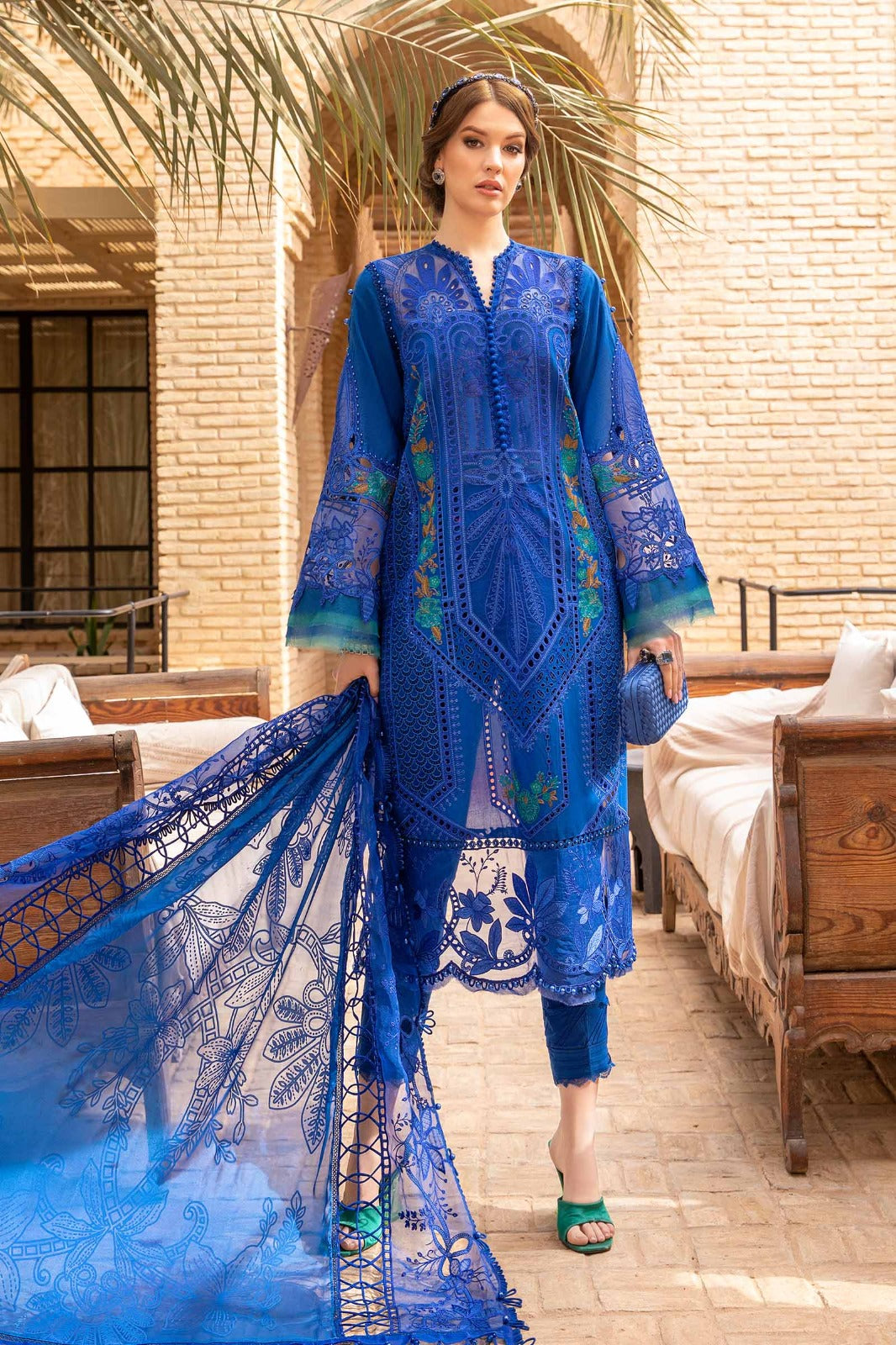 3 Piece Embroidered Lawn Shirt with Embroidered Organza Dupatta V2590